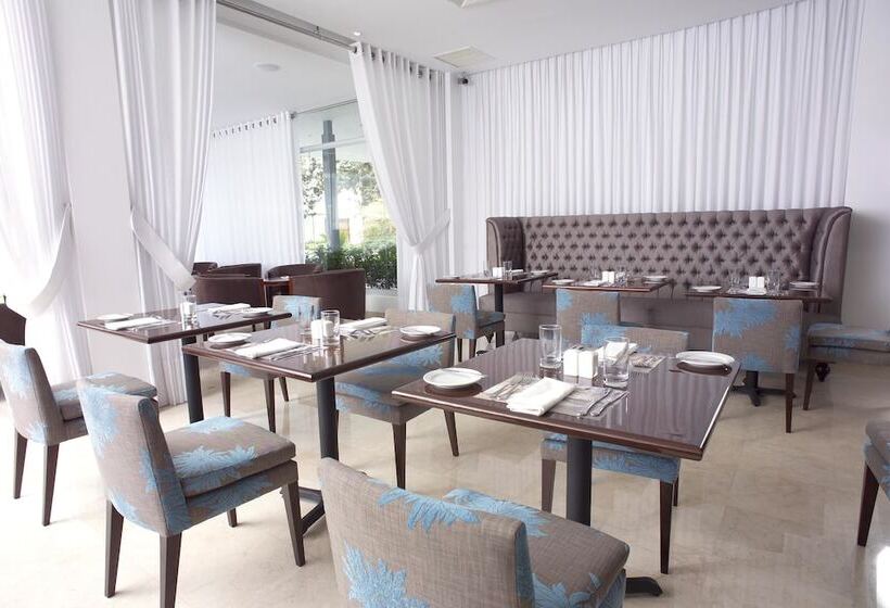 Radisson Hotel San Isidro