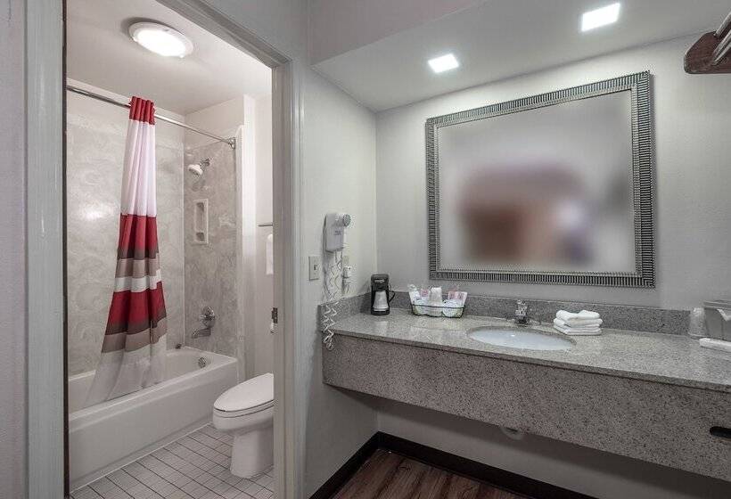 هتل Red Roof Inn & Suites Oxford