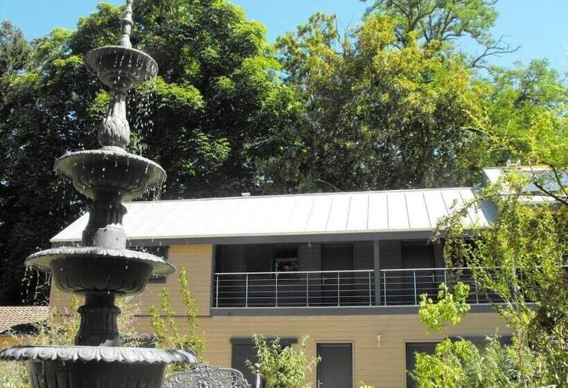 호텔 Logis Hôtel Restaurant Les Capucins