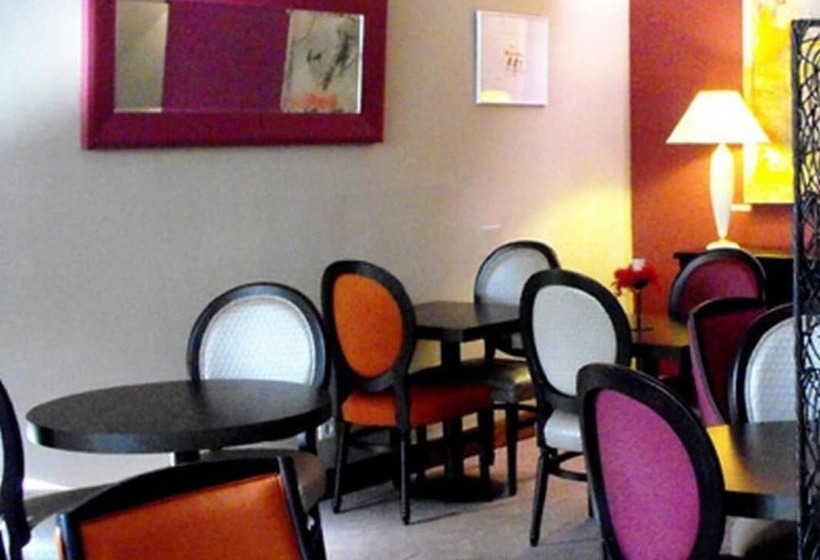 호텔 Logis Hôtel Restaurant Les Capucins