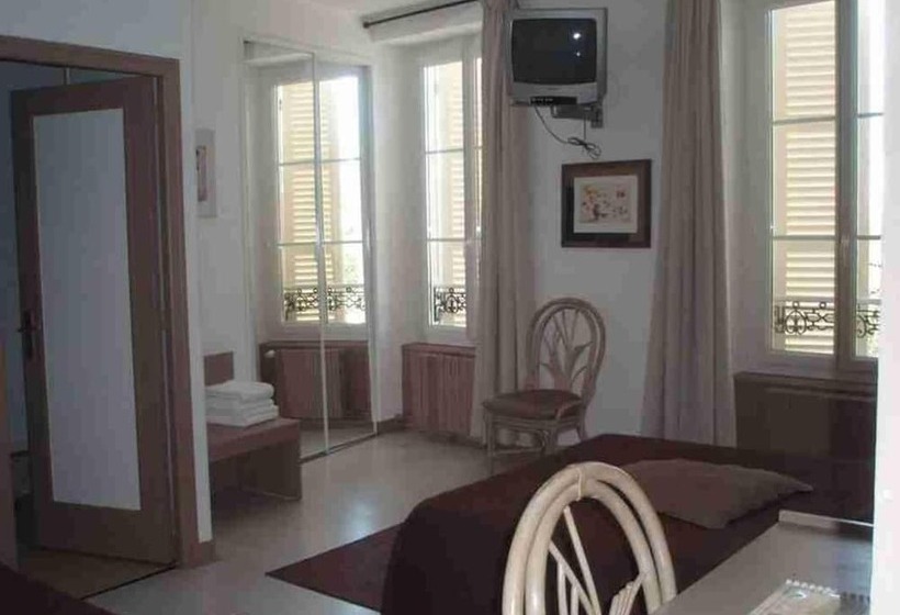 호텔 Logis Hôtel Restaurant Les Capucins