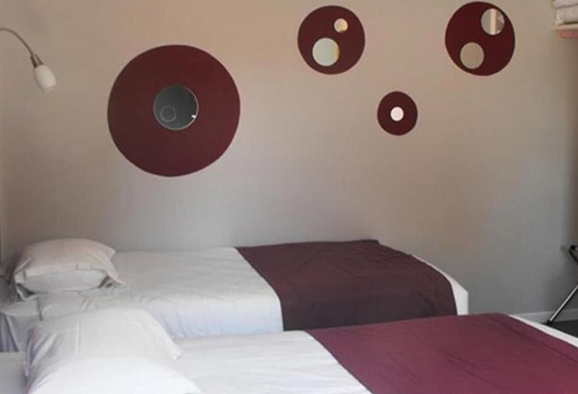 호텔 Logis Hôtel Restaurant Les Capucins