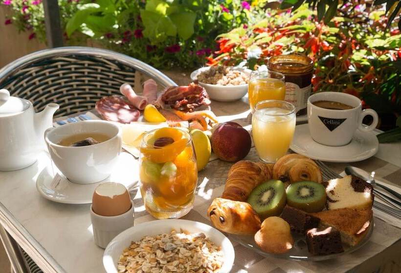 ホテル The Originals City, Hôtel De France, Bessinessurgartempe