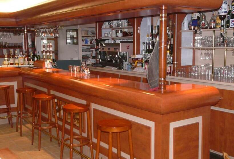 ホテル The Originals City, Hôtel De France, Bessinessurgartempe