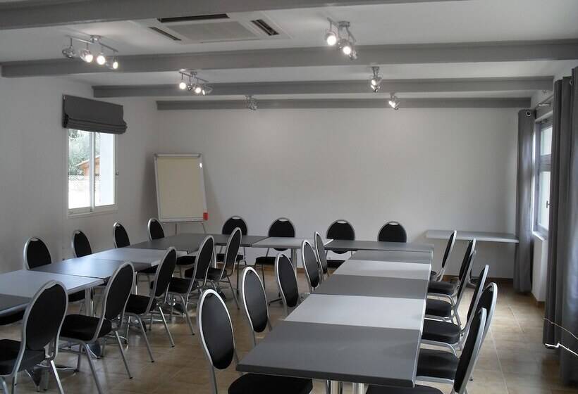 Отель Hôtel Des Granges