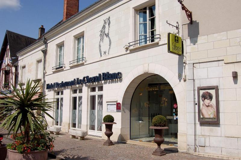 Logis Hotel Restaurant Le Cheval Blanc