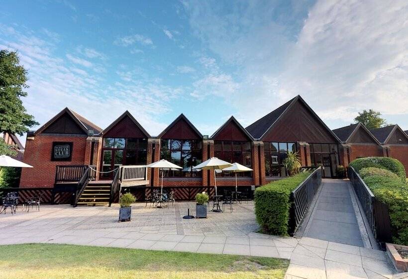 渡假胜地 Macdonald Elmers Court