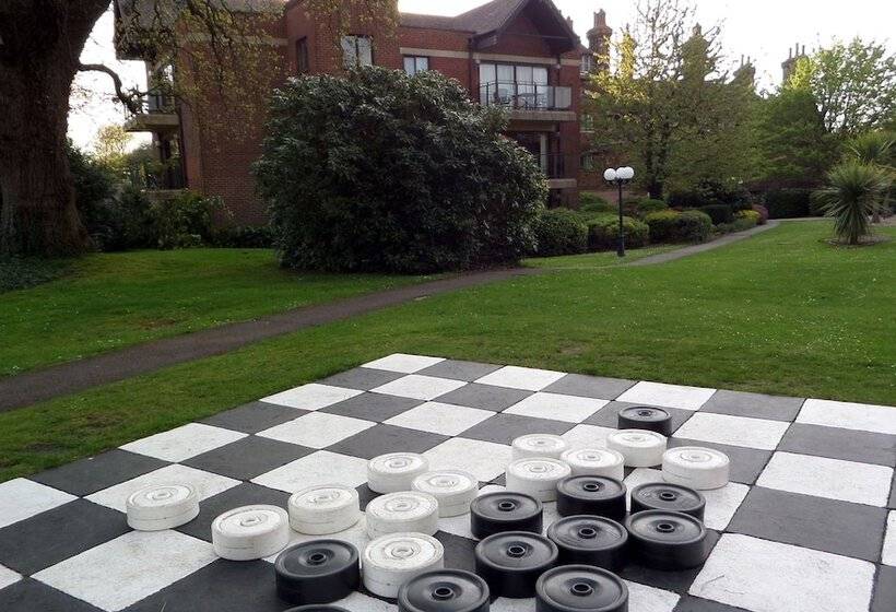 渡假胜地 Macdonald Elmers Court