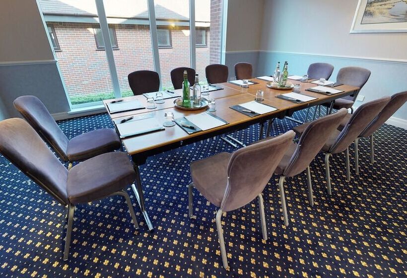 渡假胜地 Macdonald Elmers Court