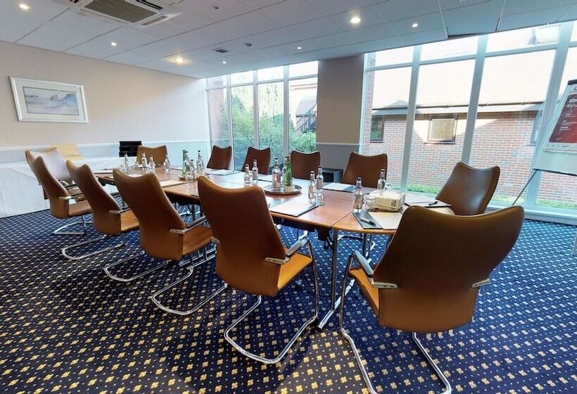 渡假胜地 Macdonald Elmers Court