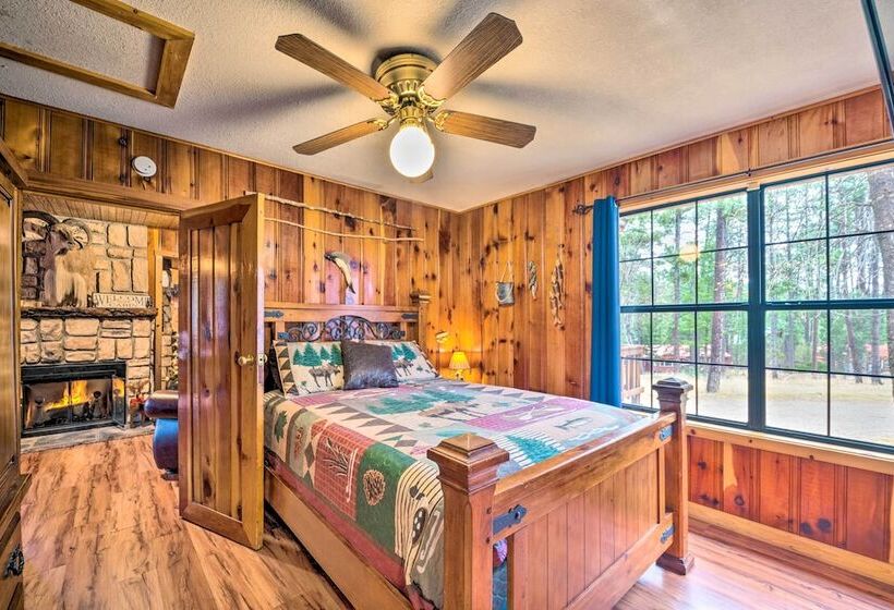 Unique  Bear Country Cabin  In Ruidoso W/ Hot Tub!