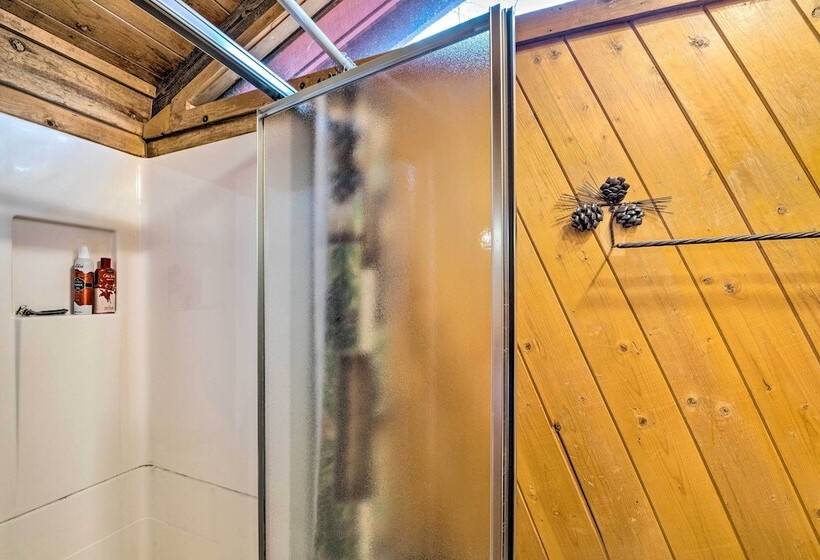 Unique  Bear Country Cabin  In Ruidoso W/ Hot Tub!