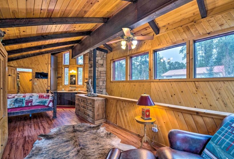 Unique  Bear Country Cabin  In Ruidoso W/ Hot Tub!