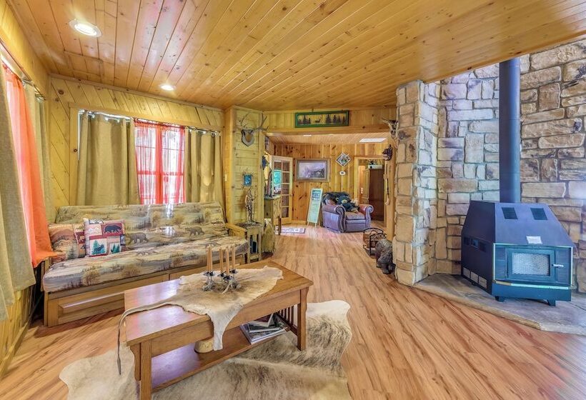 Unique  Bear Country Cabin  In Ruidoso W/ Hot Tub!