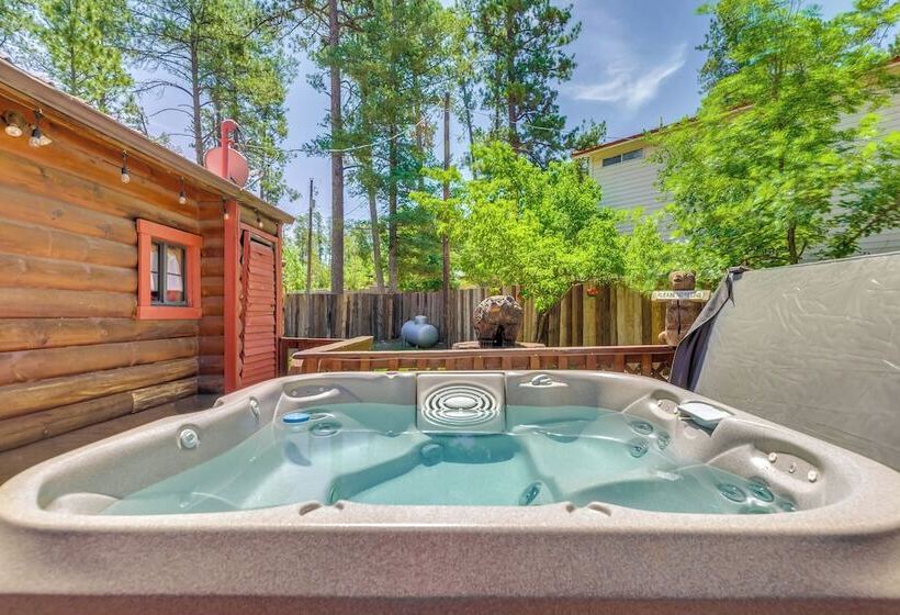 Unique  Bear Country Cabin  In Ruidoso W/ Hot Tub!