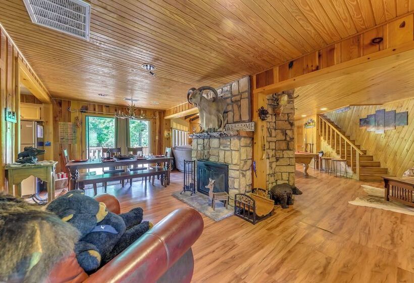 Unique  Bear Country Cabin  In Ruidoso W/ Hot Tub!