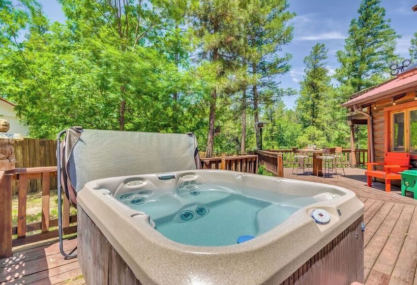 Unique  Bear Country Cabin  In Ruidoso W/ Hot Tub!