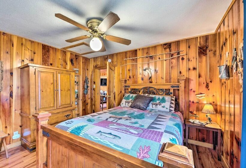 Unique  Bear Country Cabin  In Ruidoso W/ Hot Tub!