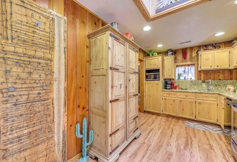 Unique  Bear Country Cabin  In Ruidoso W/ Hot Tub!