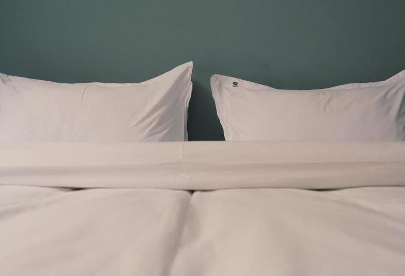 هتل Nea Bay Internation Youth Hostel