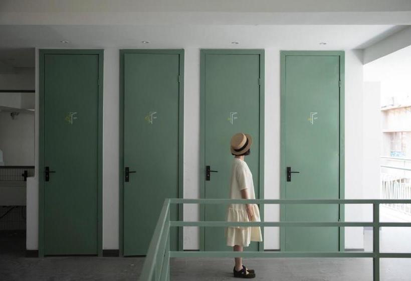 هتل Nea Bay Internation Youth Hostel