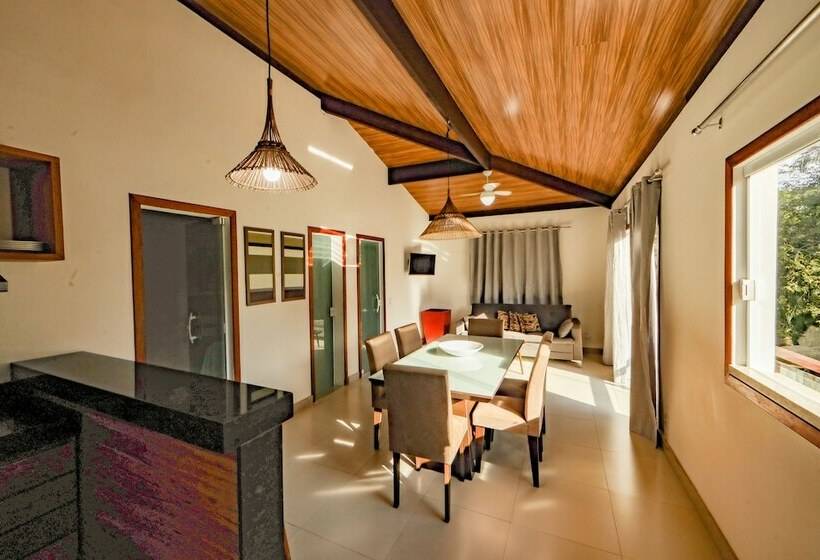 בית מלון כפרי Pousada Ravenalas