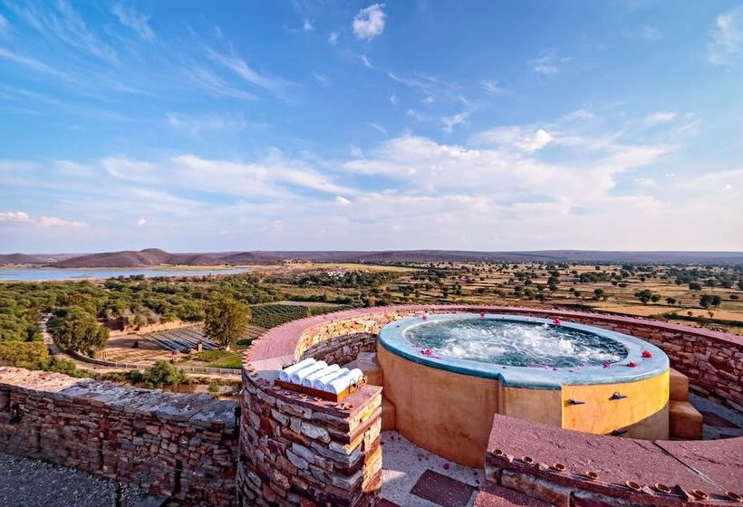 Отель Ramthara Fort