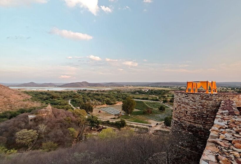 Отель Ramthara Fort