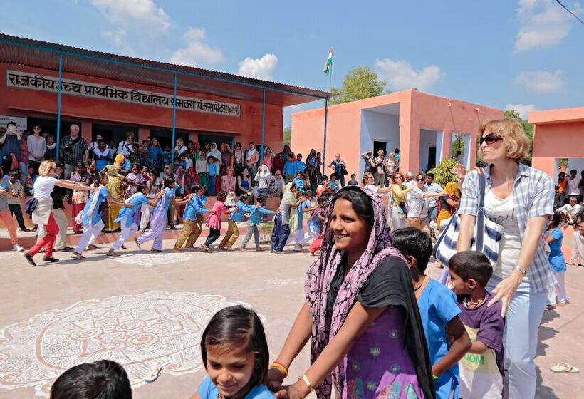 Отель Ramthara Fort