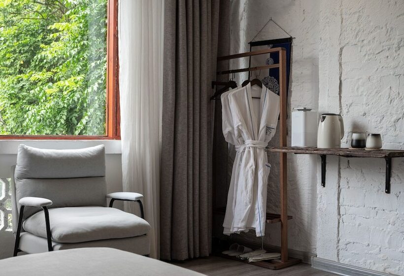 Отель Yangshuo Autumn Inn