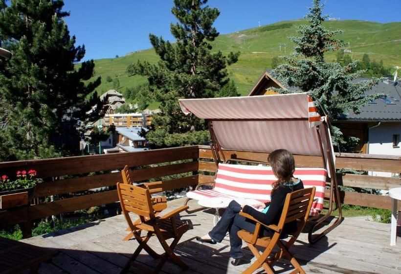 בית מלון כפרי Adret