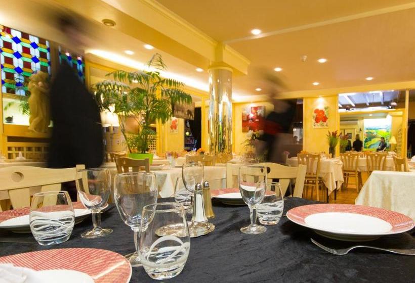 Отель A La Maison Hôtel Restaurant