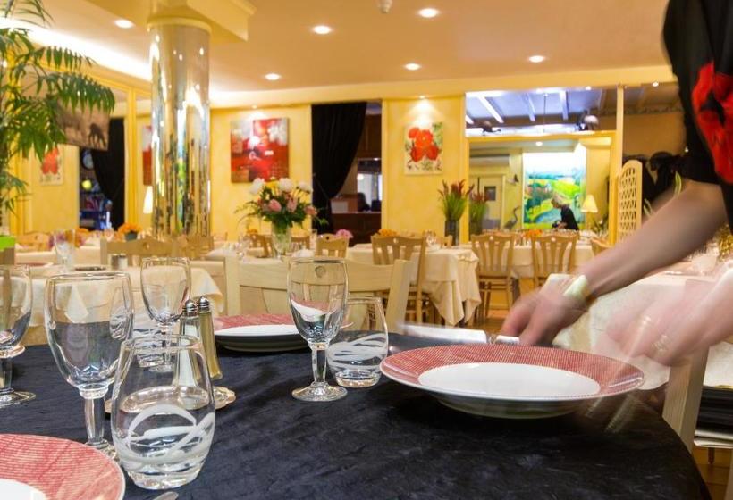 Отель A La Maison Hôtel Restaurant