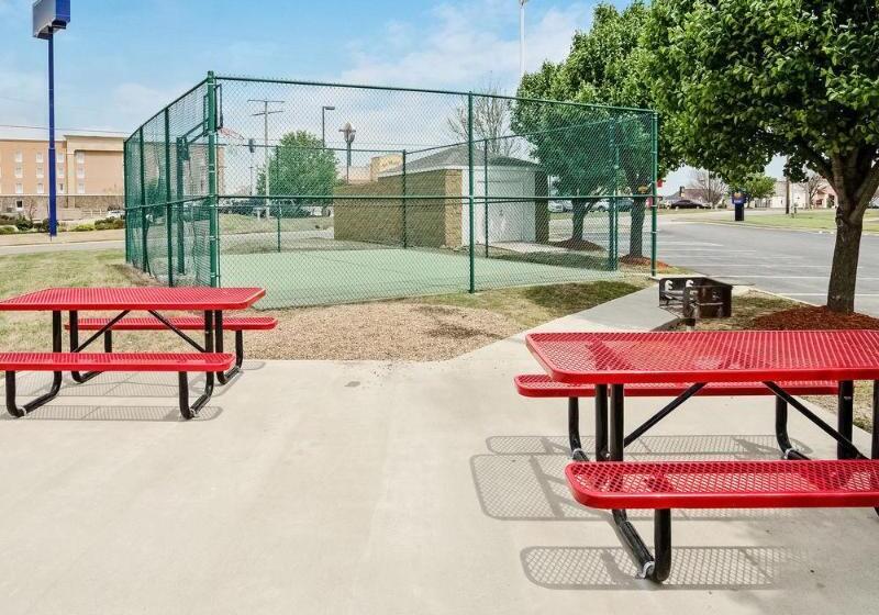 فندق Comfort Inn & Suites Bryant   Benton