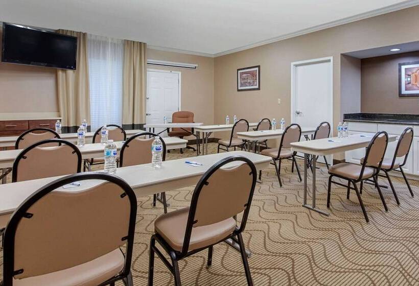 فندق Comfort Inn & Suites Bryant   Benton