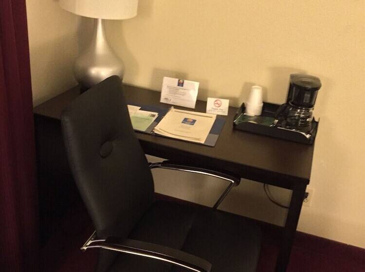 فندق Comfort Inn & Suites