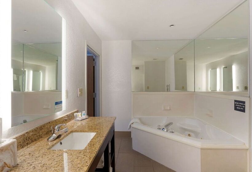 فندق Comfort Inn & Suites Hot Springs Midtown