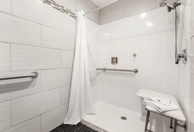 호텔 Comfort Inn & Suites Redwood Country