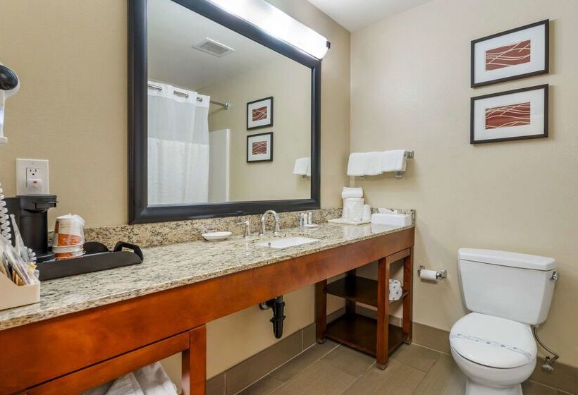 호텔 Comfort Inn & Suites Redwood Country