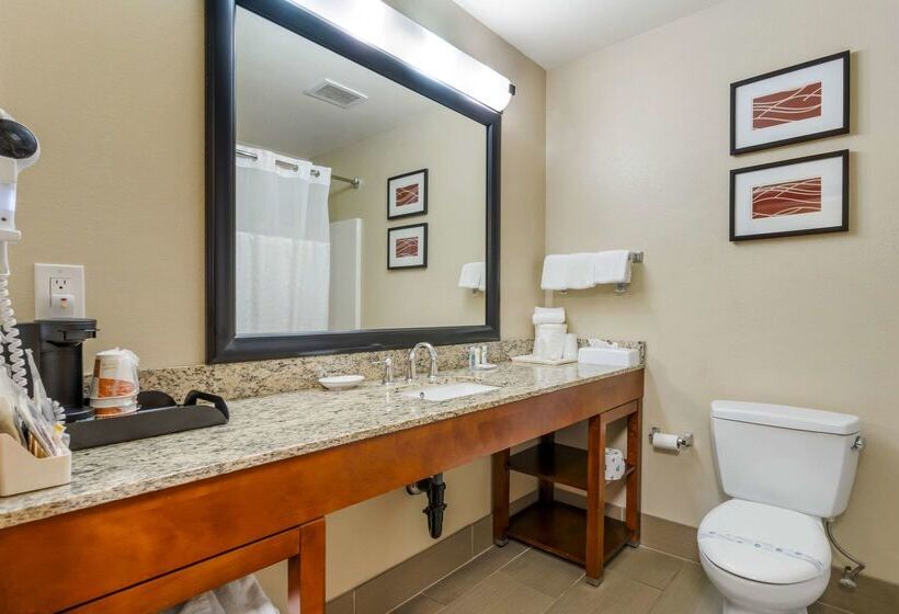 호텔 Comfort Inn & Suites Redwood Country