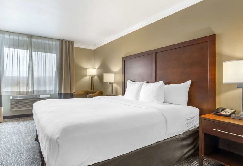 호텔 Comfort Inn & Suites Redwood Country