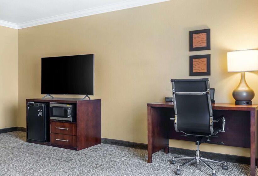 호텔 Comfort Inn & Suites Redwood Country