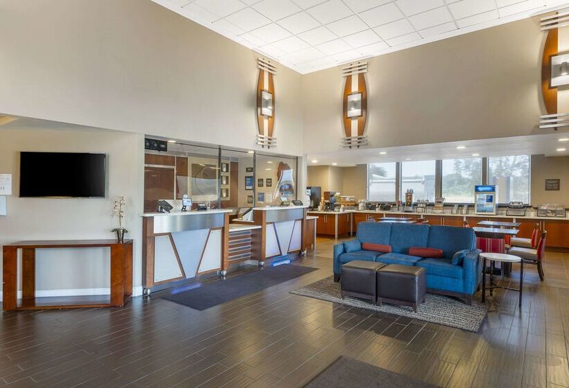 호텔 Comfort Inn & Suites Redwood Country