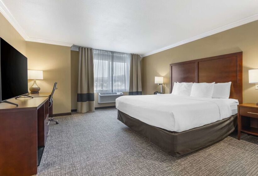 호텔 Comfort Inn & Suites Redwood Country