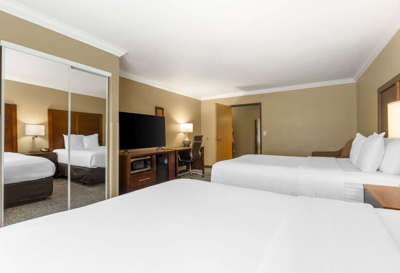 호텔 Comfort Inn & Suites Redwood Country