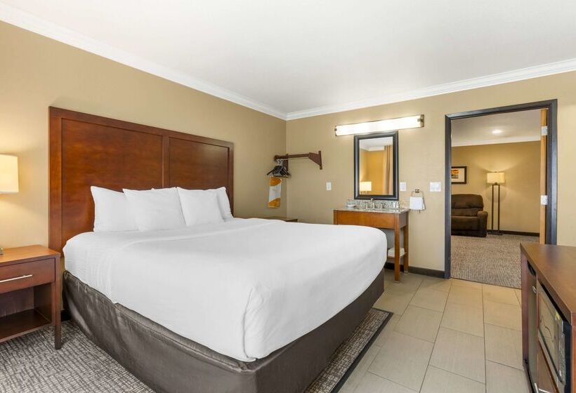 호텔 Comfort Inn & Suites Redwood Country