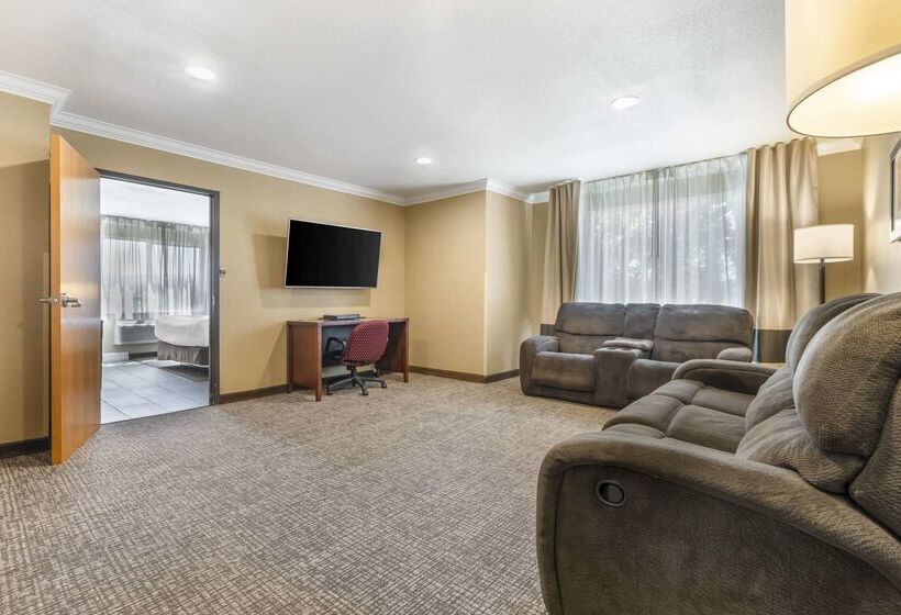 호텔 Comfort Inn & Suites Redwood Country