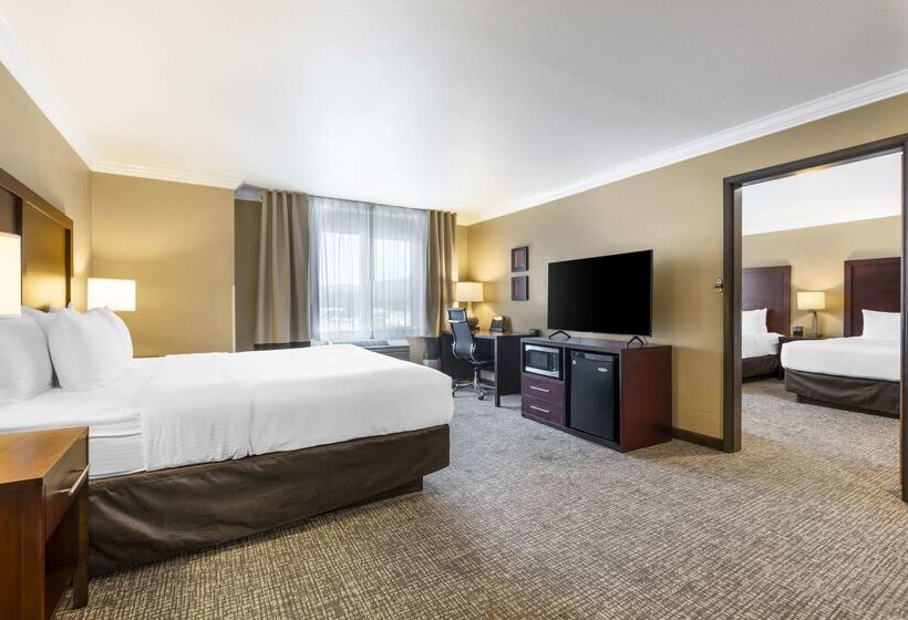 호텔 Comfort Inn & Suites Redwood Country