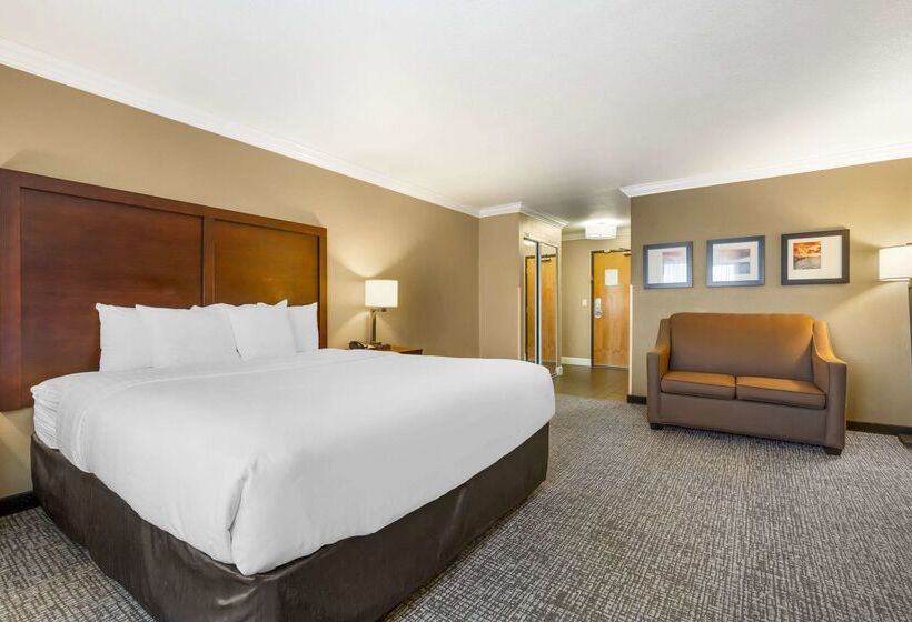 호텔 Comfort Inn & Suites Redwood Country