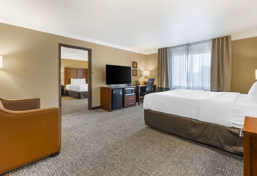 호텔 Comfort Inn & Suites Redwood Country